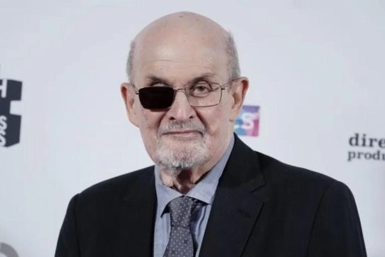 Bıçaklı saldırıda gözünü kaybeden Salman Rüşdi'den yeni kitap: Bıçak