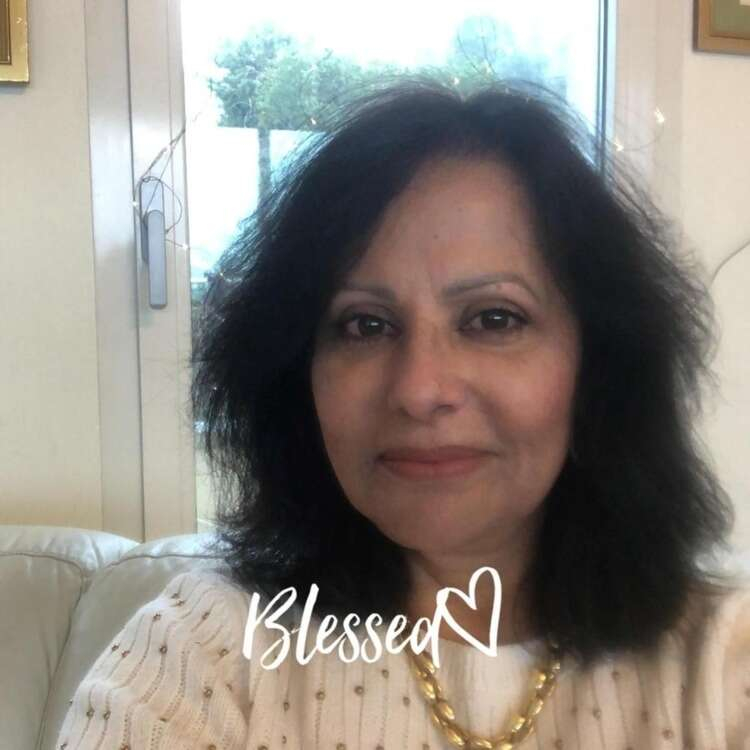 YANAK VE KOLLARINI GERDİRDİ