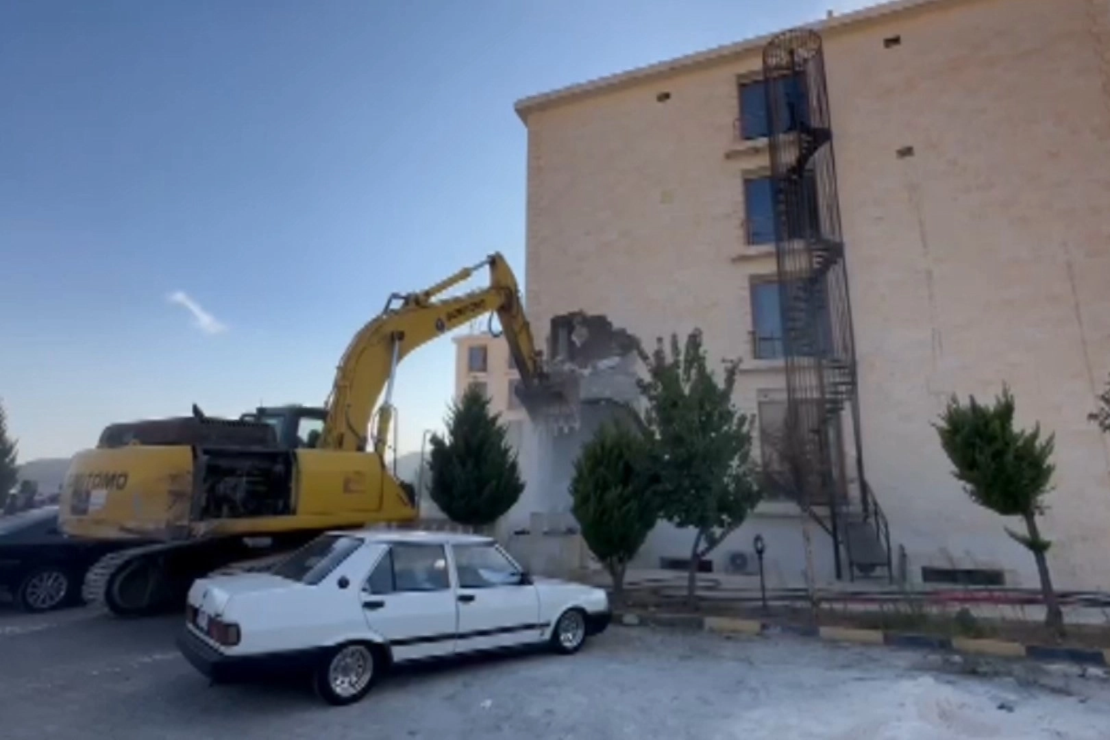 Şanlıurfa'daki ''ucube'' otel 23 saniyede yıkıldı