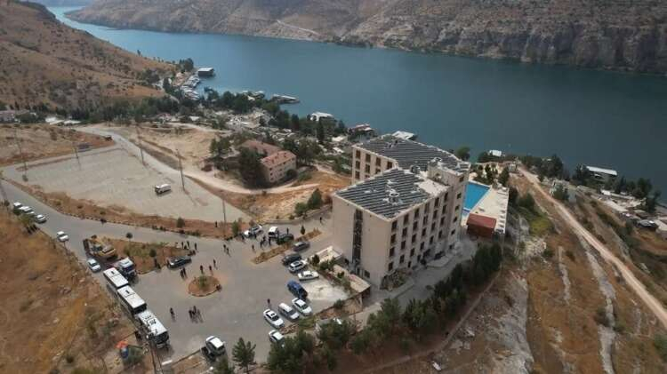 ''HALFETİ'NİN BAĞRINA SAPLANAN HANÇERİ ÇIKARDIK''