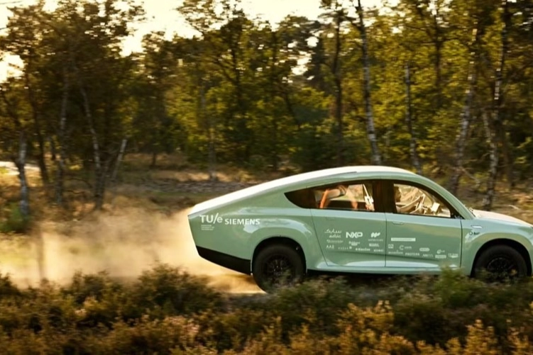 Güneş enerjisiyle arazide 1000 kilometre