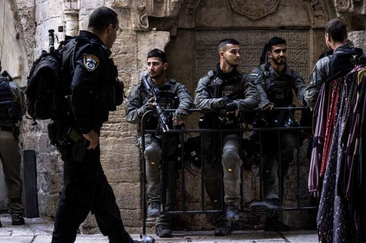 "GENÇLERE BURASI KAPALI"