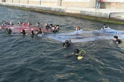 Cumhuriyetin 100. yılı için Dolmabahçe Sarayı'nın önünde daldılar