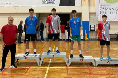 Osmangazi Badminton takımının şampiyonluk sevinci
