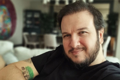 43 yaşına giren Şahan Gökbakar ailesiyle poz verdi!