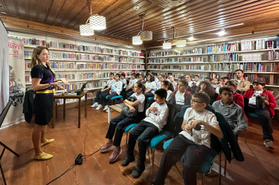 Burcu Bahar “Atatürk ve Sihirli Gözlük” kitabını Bursa'da anlattı