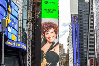 Müzeyyen Senar Times Meydanı'nda