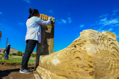 Selçuklu Mezarlığı'nda ortaya çıkarılan 8 sandukalı mezar kayıt altına alındı
