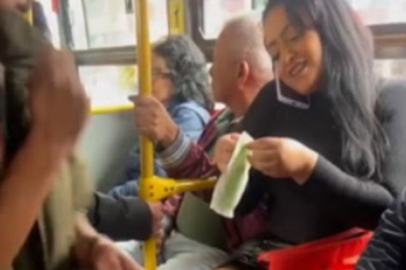 Bacaklarına halk otobüsünde ağda yaptı! Duruma anlam veremediler...