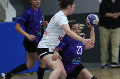 Bursa Büyükşehir Belediyespor İzmir'de galibiyet arıyor