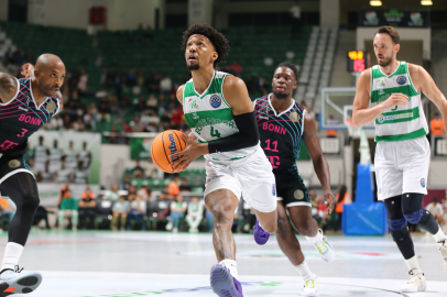 Bursaspor İnfo Yatırım, Bonn’a teslim oldu!