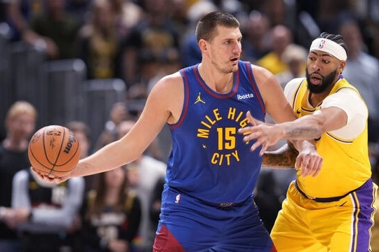 Son şampiyon Nuggets, Lakers galibiyetiyle başladı