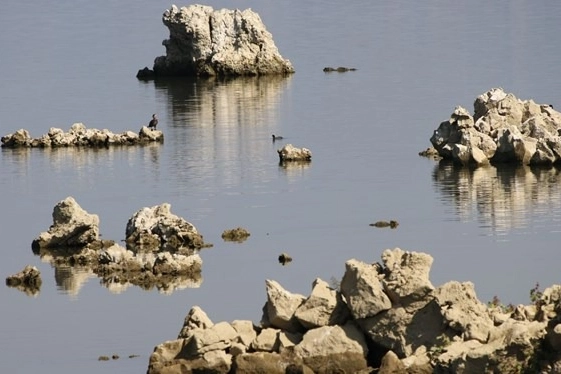 Sular çekildi, lav kalıntıları ortaya çıktı