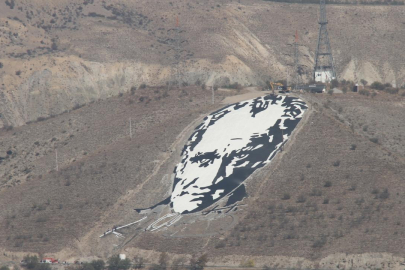 3 bin askerle yapılan Atatürk portresi yenilendi