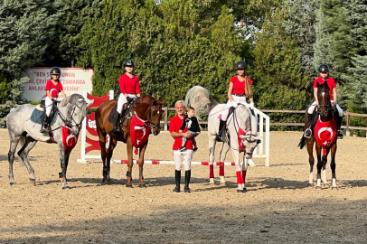 Bursa Atlıspor Kulübü sporcularından Cumhuriyet Bayramı kutlaması
