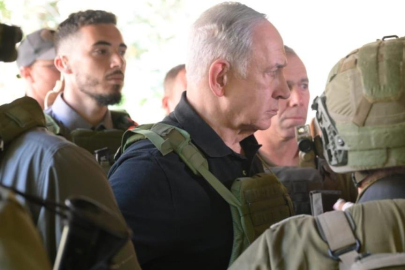 Netanyahu: Güçlerimiz şu anda Tahran'ın kalbine saldırılar düzenliyor
