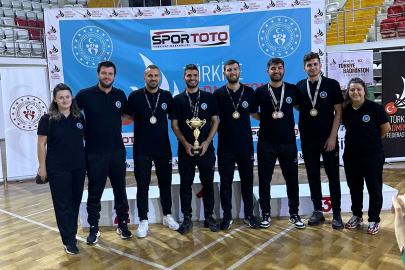 Bursa Büyükşehir Belediyesporlu badmintoncular yine zirvede
