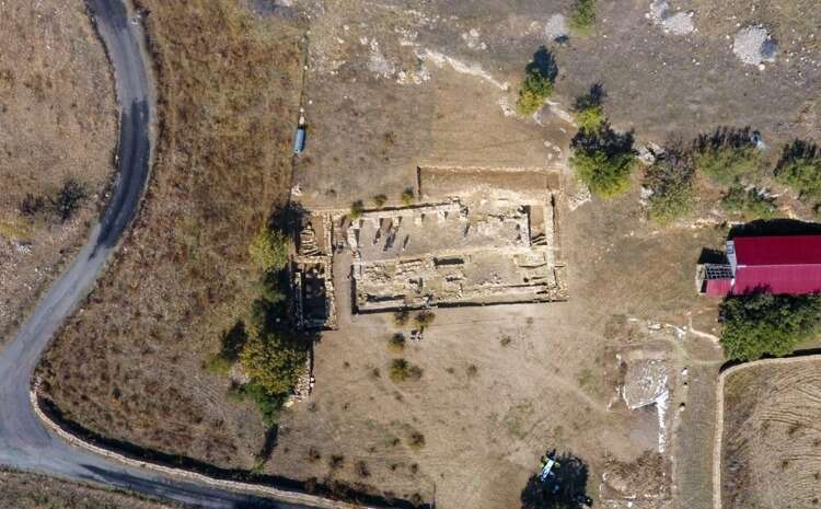 “KİLİSEDE 46 MEZAR BULUNDU”