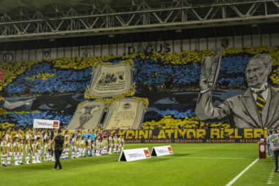 Fenerbahçe tribünlerinden Cumhuriyet'in 100. yılına özel koreografi