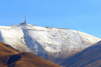Palandöken’in zirvesi beyaza büründü