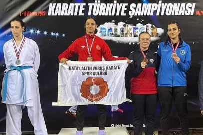 Bursa Büyükşehir Belediyesporlu karatecilerden 4 madalya