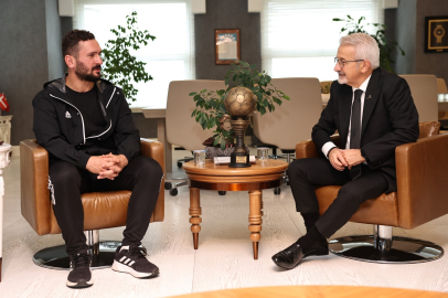 Şampiyonluk sevinçlerini Başkan Erdem’le paylaştılar