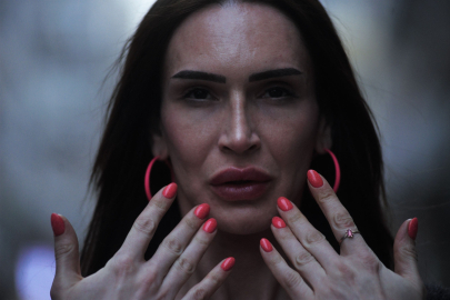 Cinsiyet değiştiren Meli Bendeli yeni imajıyla dikkat çekti!