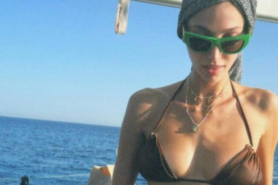 Miss Turkey güzeli Şevval Şahin bikinili pozlarını peş peşe paylaştı!