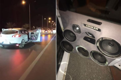 Aracıyla kapıları açık seyretti: O anlar pahalıya patladı