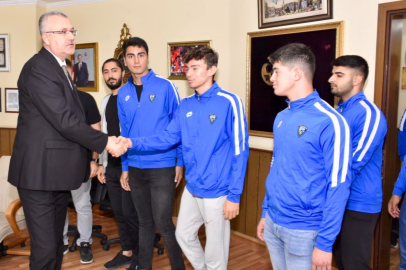 Karacabey voleybolda da göz kamaştırıyor