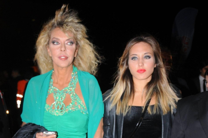 Yeşilçam'ın yıldızı Ahu Tuğba'nın kızının mesleği çok şaşırttı!