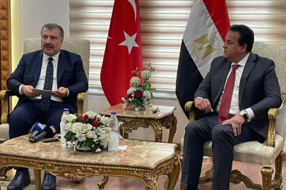 Bakan Koca, Gazze'ye yönelik sağlık yardımları için Mısır'da