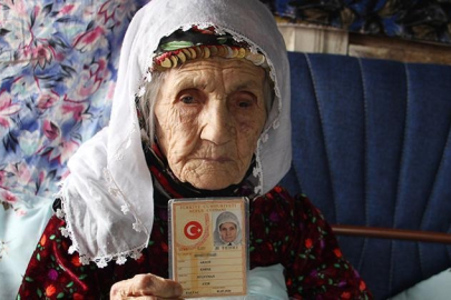 Yetmiş sekiz torunu olan Emine Aksoy 103 yaşında hayatını kaybetti