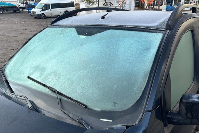 Doğu'da soğuk hava: Araçlar buz tuttu!