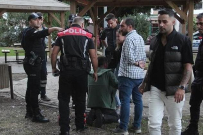 Kız arkadaşıyla tartıştı, sonra ağlayarak ayaklarına kapandı