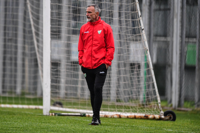 Bursaspor'da Sözkesen kadro arıyor