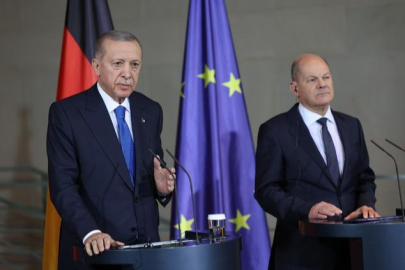 Cumhurbaşkanı Erdoğan'dan Almanya'da net mesajlar: İsrail'e borcumuz yok, borcu olanlar rahat konuşamıyor