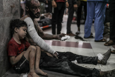 İsrail ordusu Şifa Hastanesindeki sığınmacıları ve hastaları zorla hastane dışına sürdü