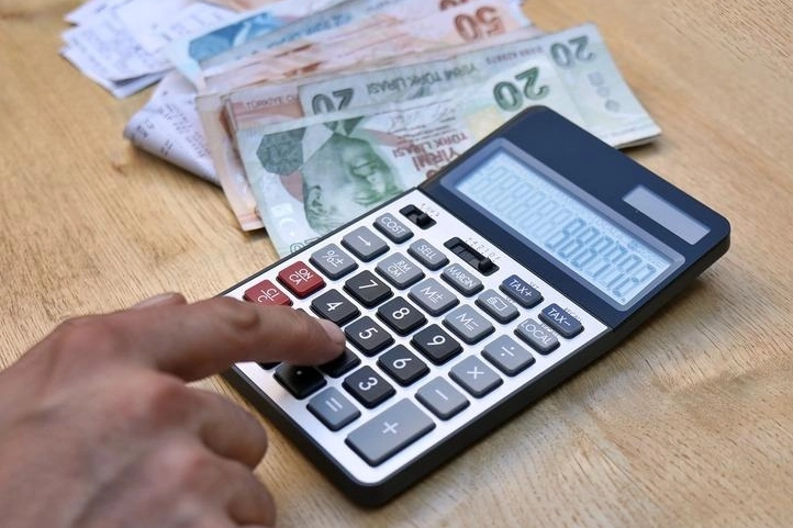Merkez yeni sinyali verdi: Emekli zammı ve memur maaşında Ocak tablosu değişti