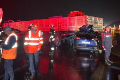 Otomobil TIR’ın altına girdi