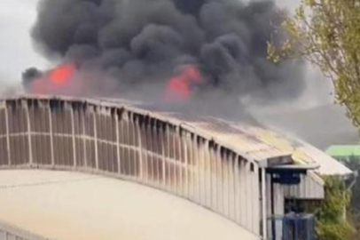 İstanbul'da terlik üretimi yapan fabrikada yangın