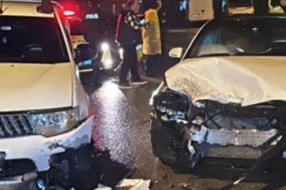 Otomobil ile pikap kafa kafaya çarpıştı: 5 yaralı