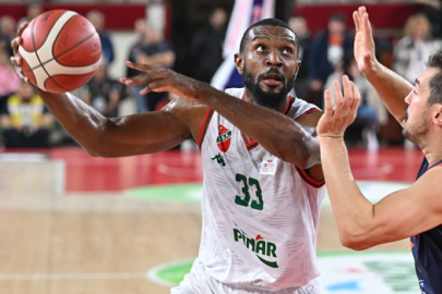 Pınar Karşıyaka evinde geçit vermedi