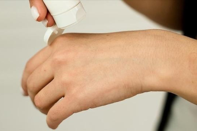 Salgın alarmı! Bu belirtiler varsa dikkat edin... Temas ile bulaşıyor, vaka sayısı her geçen gün artıyor