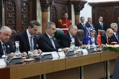 Bakan Bayraktar duyurdu: Cezayir ile LNG ithalat anlaşması üç yıl daha uzatıldı