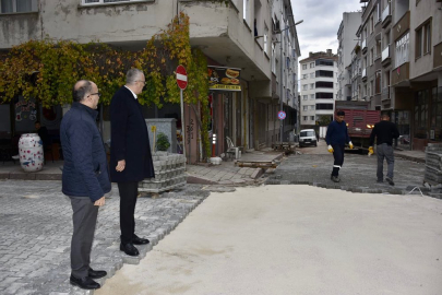 Bursa Karacabey’de kilit parke taş çalışmaları sürüyor