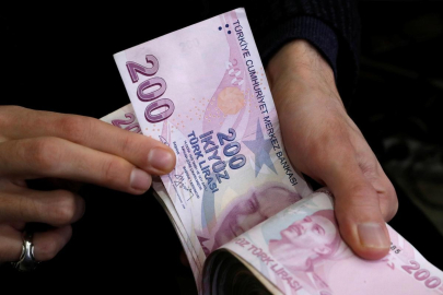 Emekli ve asgari ücretlilerin gözü yeni zamlarda! İşte masadaki rakam...