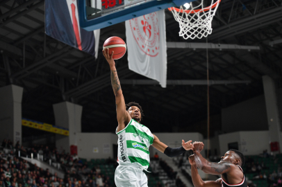 Timsah uzatmada güldü