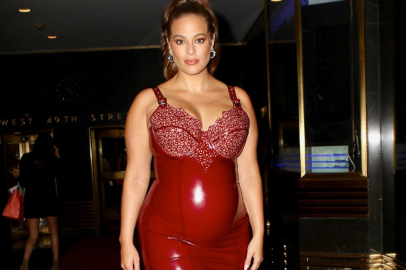 Kıvrımlarıyla tanınan Ashley Graham 'Uluslararası Yılın Kadın Modeli' seçildi