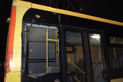 Bursa'da fırtınanın bilançosu ağırlaşıyor! Uçan çatı otobüsün üzerine düştü, direkler ve ağaçlar devrildi... Yaralılar var